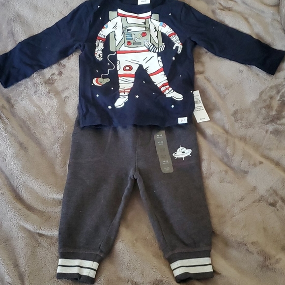 NWT. GAP 2pc jogger set - Picture 1 of 5